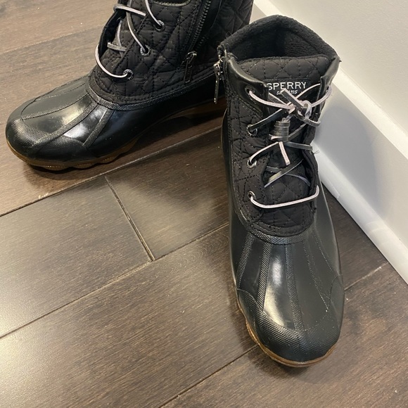Sperry waterproof boots in black with brown rubber sole, Size: 6.5 - Picture 4 of 10